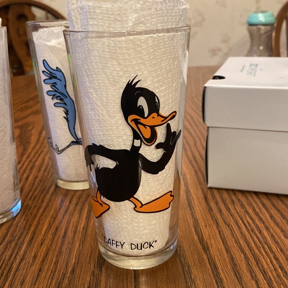 Vintage Looney Tunes Warner Brothers 1970’s Pepsi Collector Glasses - Picture 4 of 11